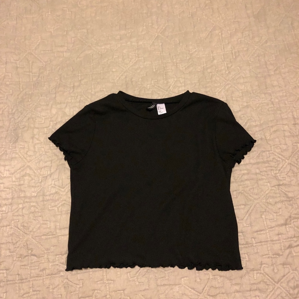 H&M cropped lettuce hem black top